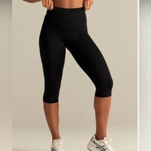 Victoria's Secret Classic Black Capri High Rise Leggings